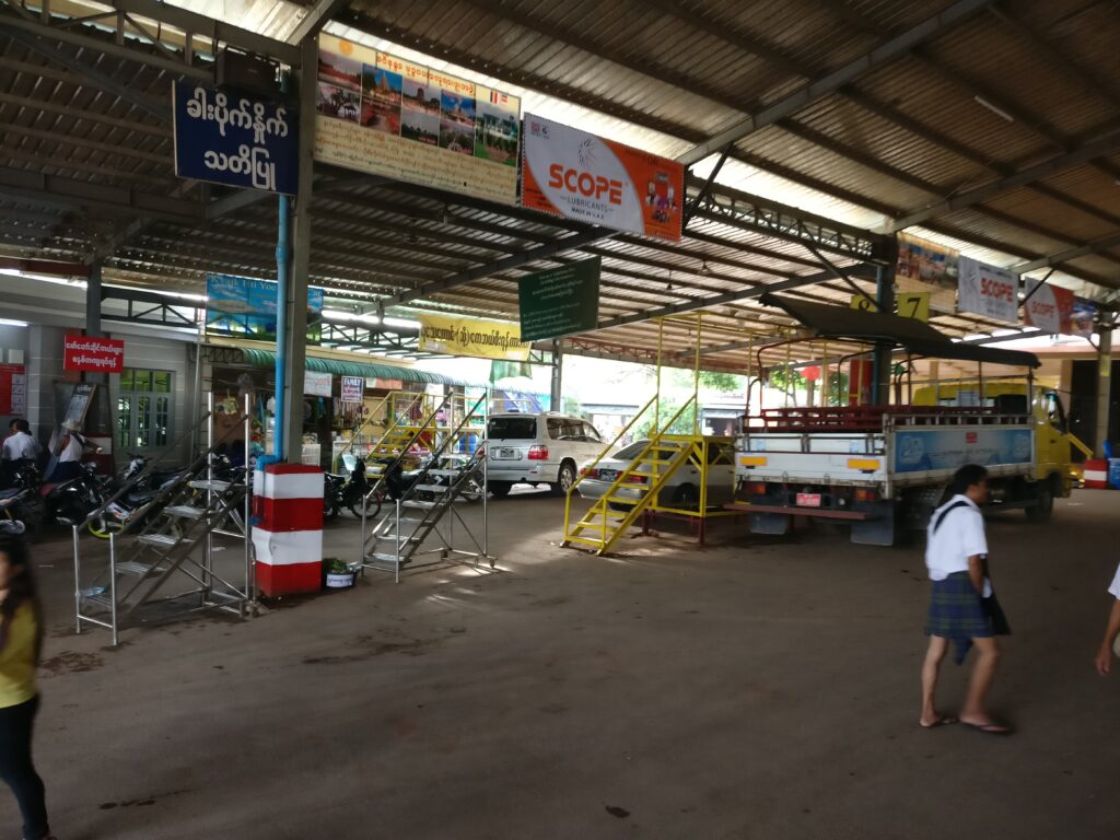 place with trucks to Kyaiktiyo Pagoda on Thadingyut