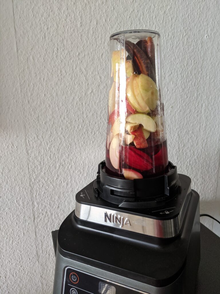 organic fruit in a blender to use food as treatment for narcolepsy